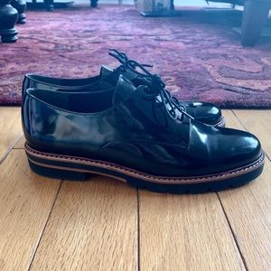 Stuart Weitzman Metro Oxford Loafer